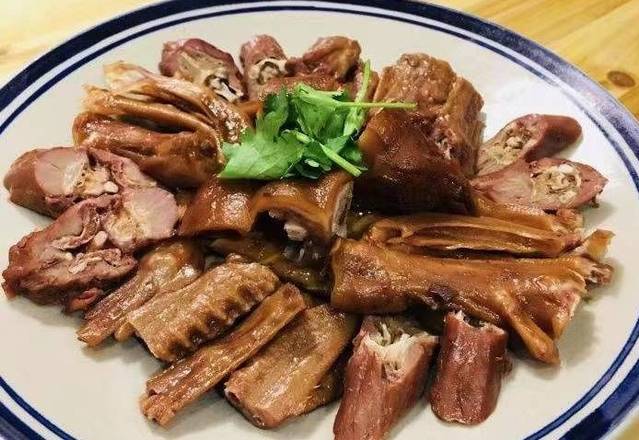 卤味拼盘： Marinated Combination Platter